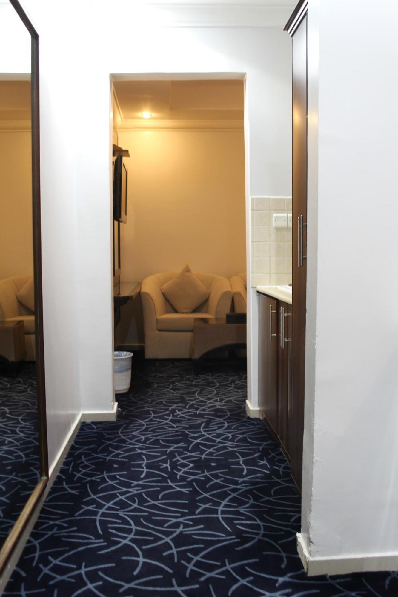 Carawan Al Khaleej Hotel Olaya Riyadh Exterior photo